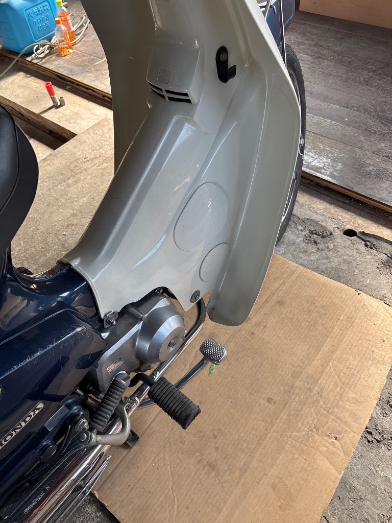 ホンダ C50AA01 スーパーカブ50 レッグシールドキャップ大小上下