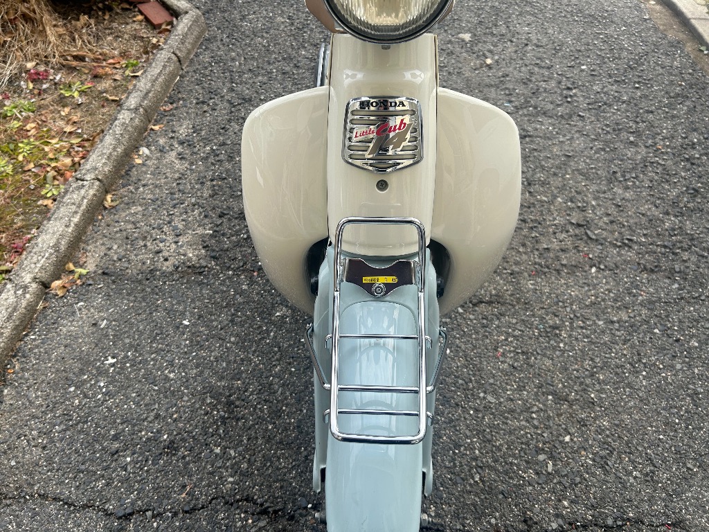 ホンダ（HONDA） C50 AA01 リトルカブ 純正フロントカバーエンブレム