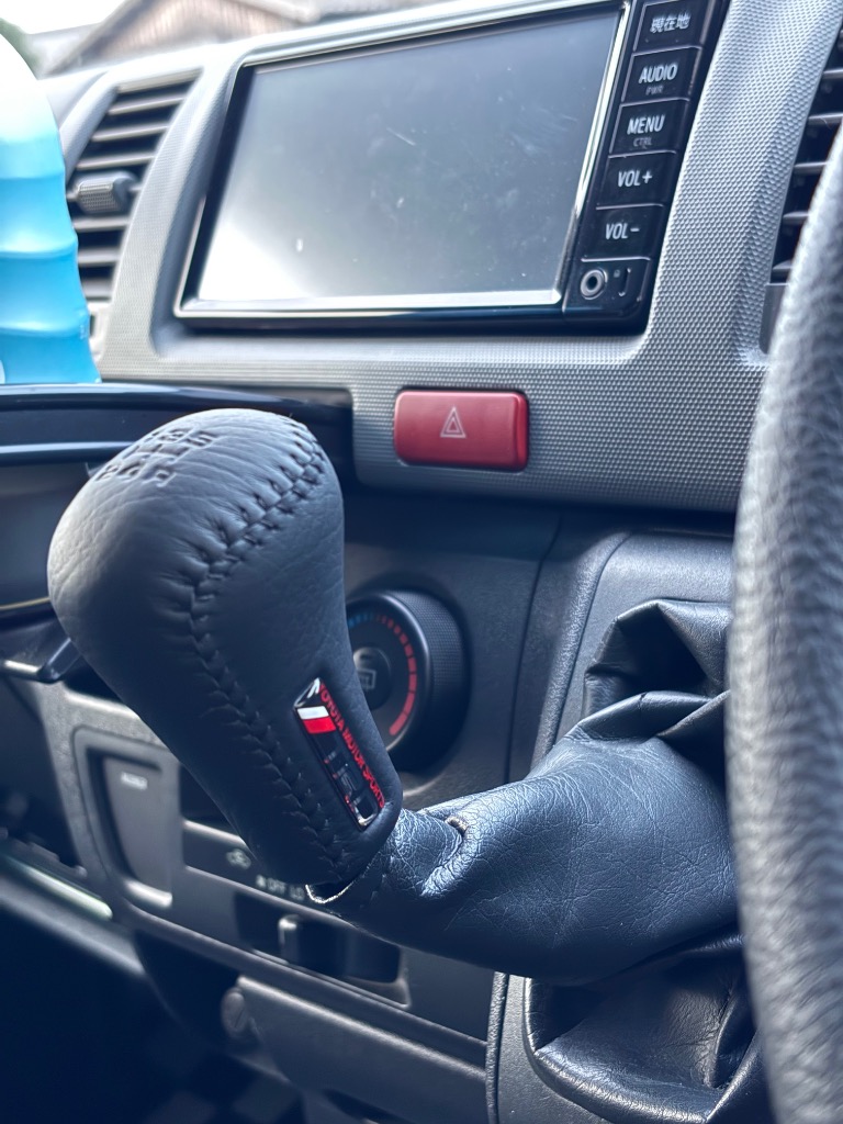 TRD TRD SHIFT KNOB 本革巻 MTシフトノブ MS204-00004 TRDロゴプレート