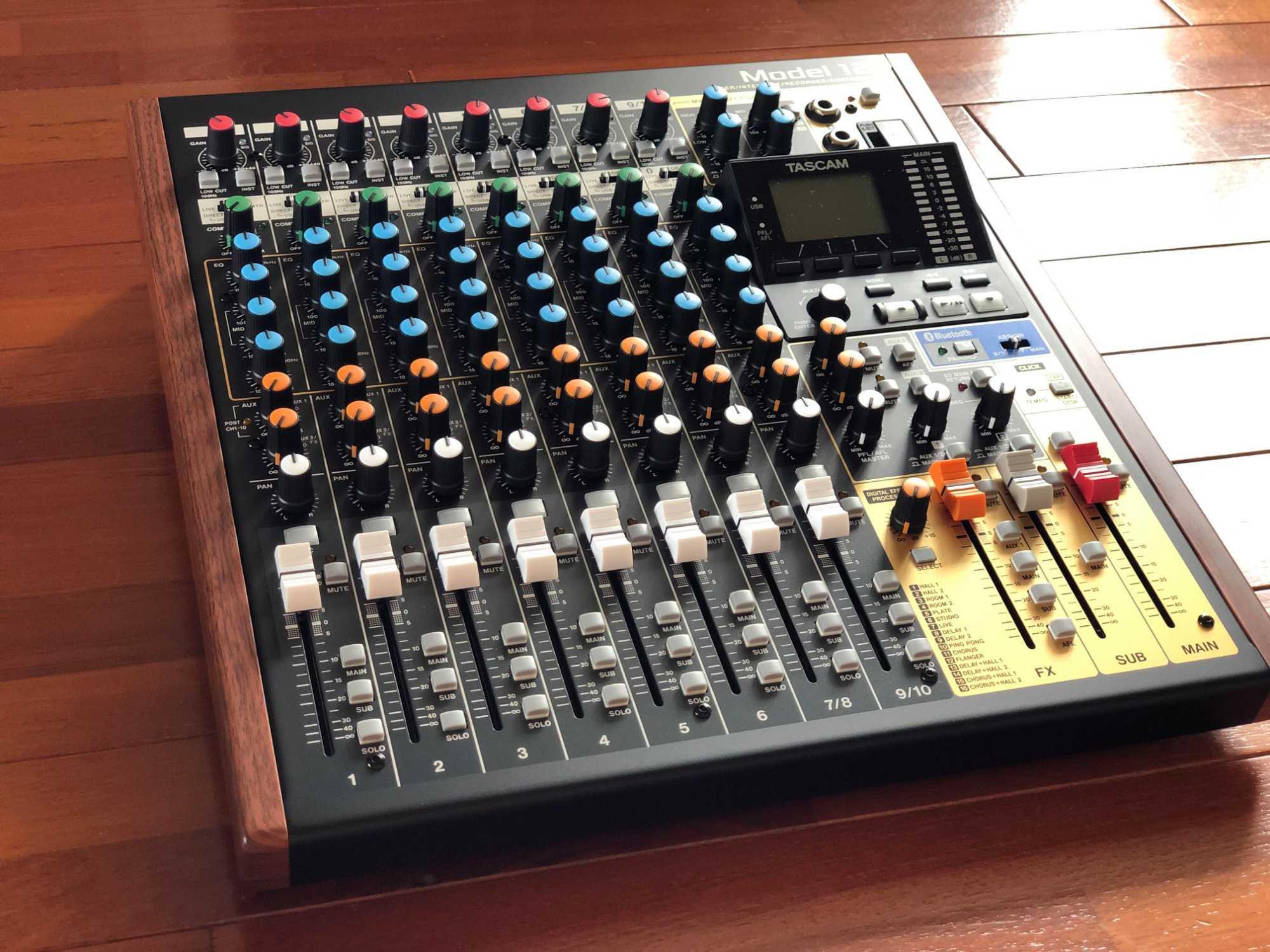 TASCAM (タスカム) Model 12 12トラックMTR USBオーディオ