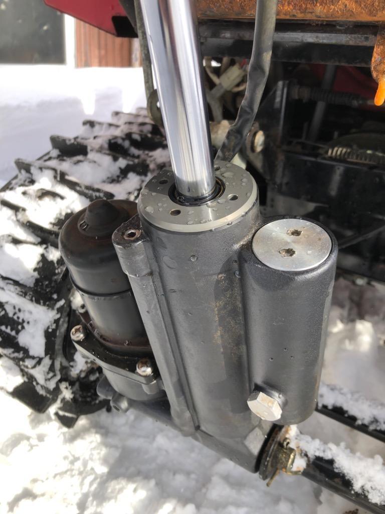 ホンダ除雪機　パワーハイトシリンダー　オイル漏れ修理　HS1390〜1180Z