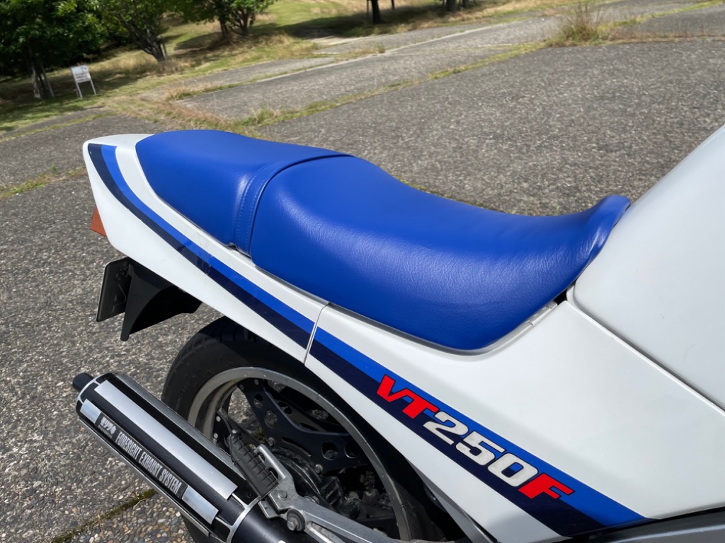 VT250FE VT250Z MC08 張替え用　シートカバー　画像の物 送料無料 VT250FE (MC08) シート/カバー/生地/表皮 青 張替え
