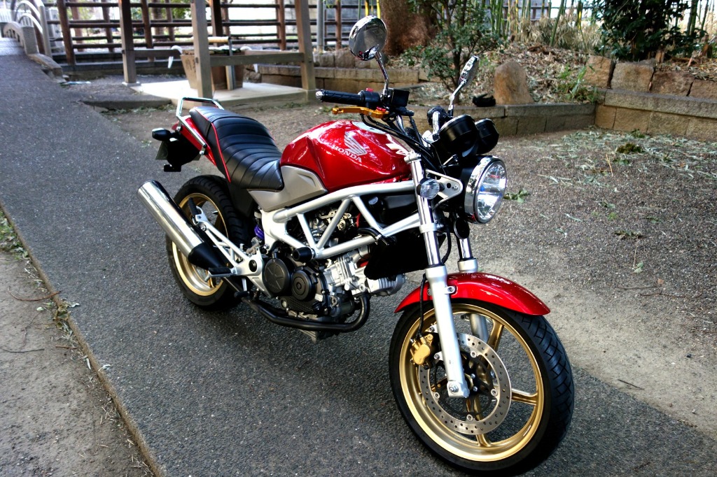 張替え工賃・返却送料込) VTR250 (MC33) 後期 カスタム タック