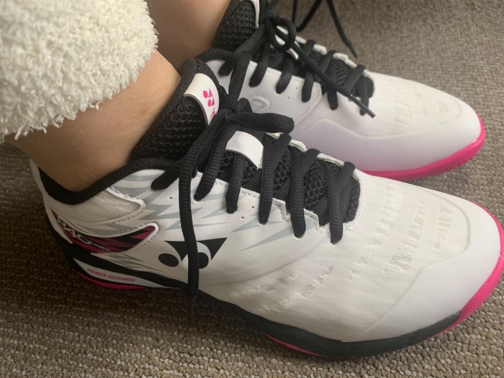美品　ヨネックス　パワークッション　24.0 レディース　バドミントンシューズ YONEX 4E幅 幅広 ヨネックス メンズ レディース パワー