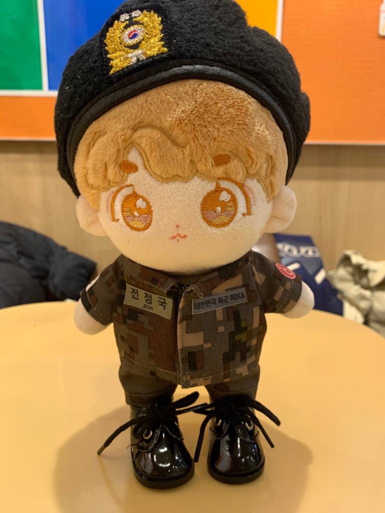 ジョングク BTS 防弾少年団 軍服上下 ベレー帽 黒靴