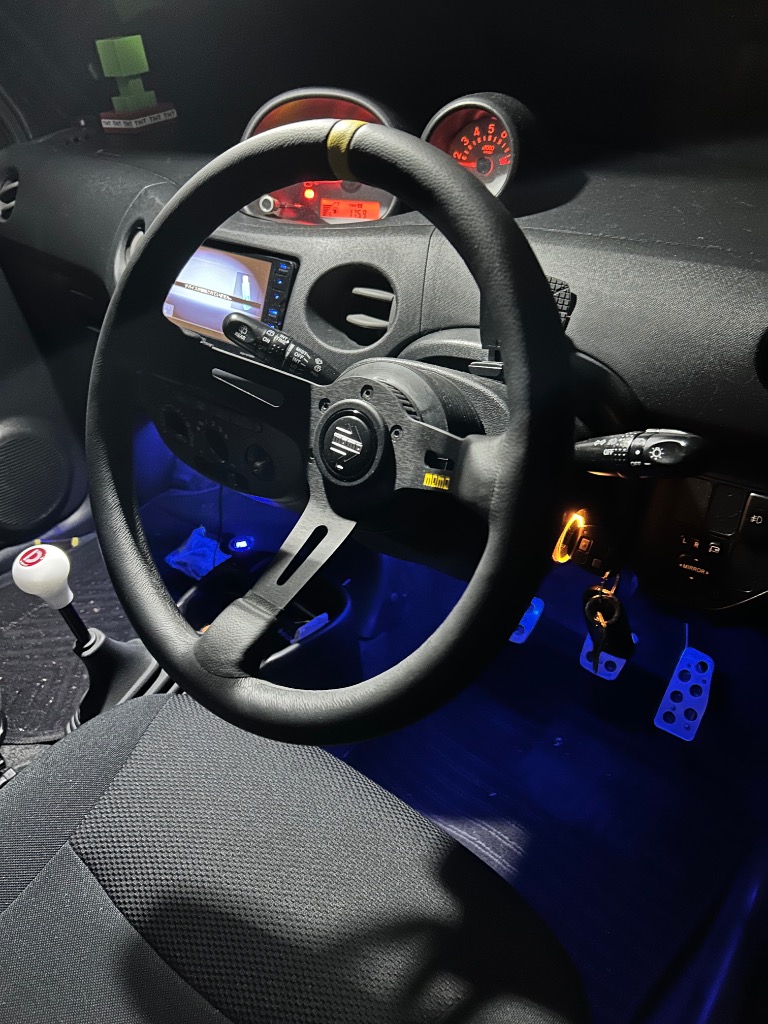 MOMO（モモ） 正規品 ステアリング MOD08.モデル08 ブラックレザー
