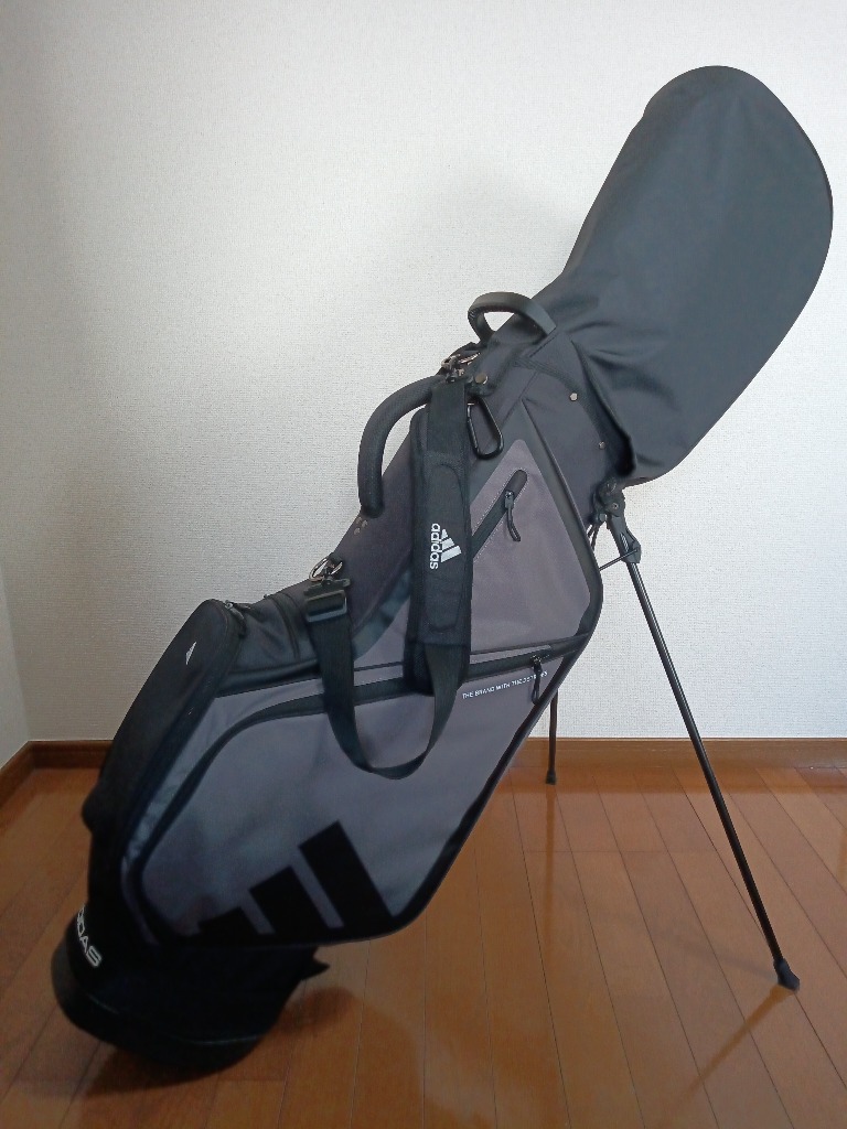 adidas 2024年モデル アディダス メンズ 軽量 ロゴ スタンド