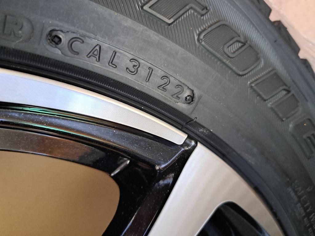 215/60R17 スタッドレスタイヤ ホイール4本セット BRIDGESTONE