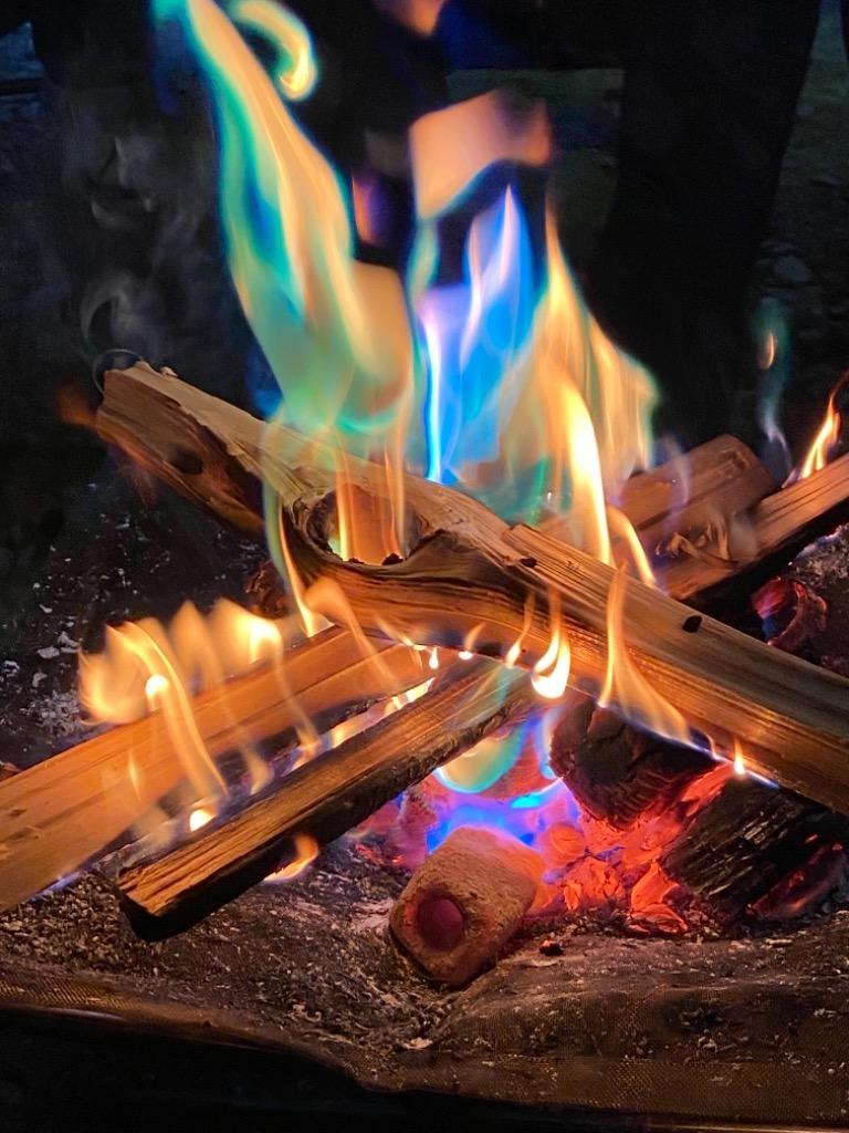 スーパーセール カラーファイア 4個入り 炎の色が変わる 不思議 キャンプファイヤー カラフル マジック 焚き火 キャンプ アウトドア 登山 BBQ  夏休み 自由研究