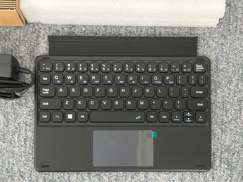 CHUWI WPS Office付き 新発売 2in1タブレットPC 10.1インチ