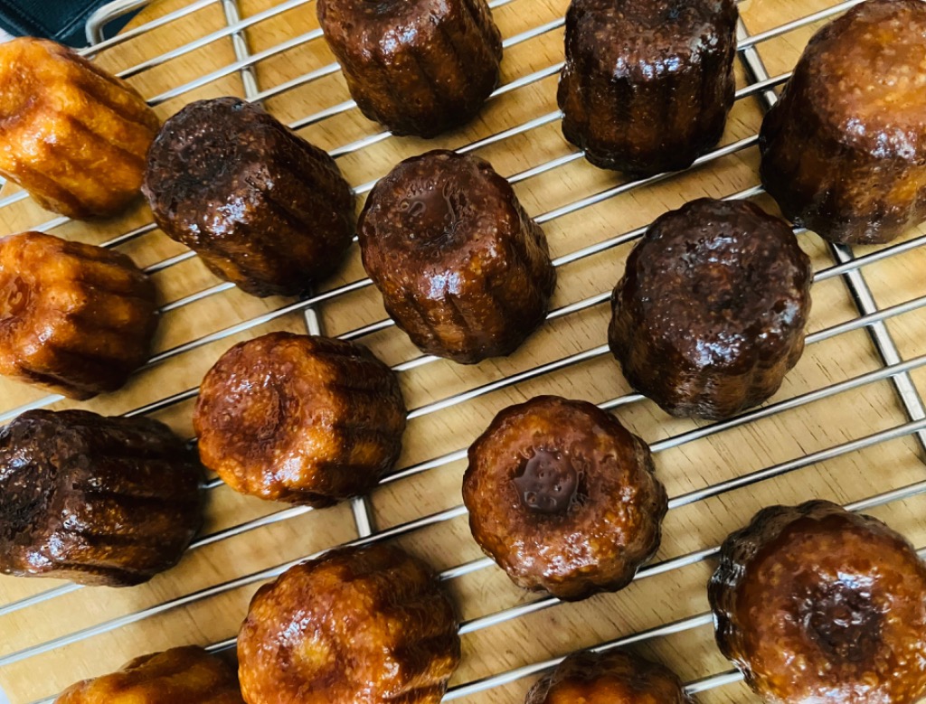 カヌレ型 ブラックフィギュアフッ素樹脂 プティ 小サイズ : かっぱ橋