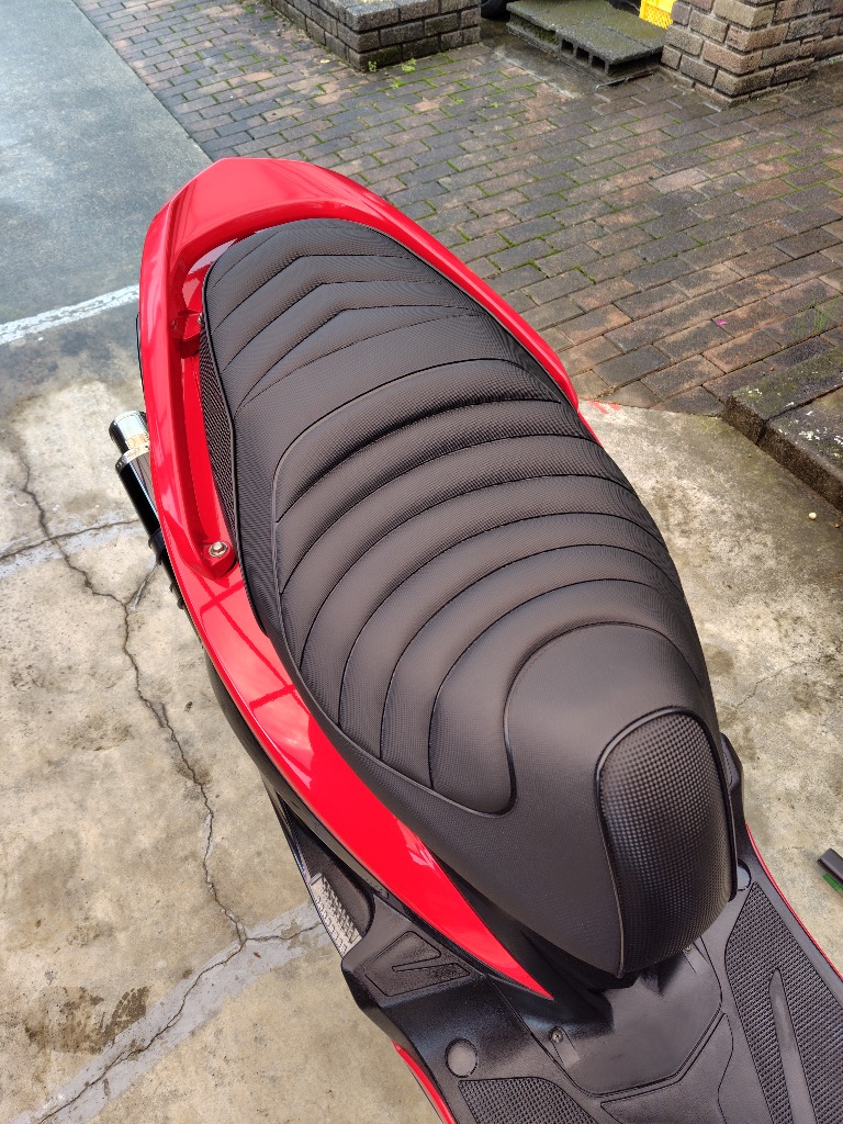 シグナスx DCRブラックカーボン ローダウンタックロールシート DCR 4TH 5TH CYGNUS X シグナスX リアディスク ブラックカーボン