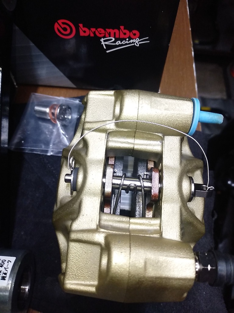 い出のひと時に、とびきりのおしゃれを! JSM Brembo 2POT 84mmピッチキャリパー用 ステンレスパッドスプリング ブレンボ新 旧カニキャリパー適合 Bremboのコンパチ Frando 9GA 2pod