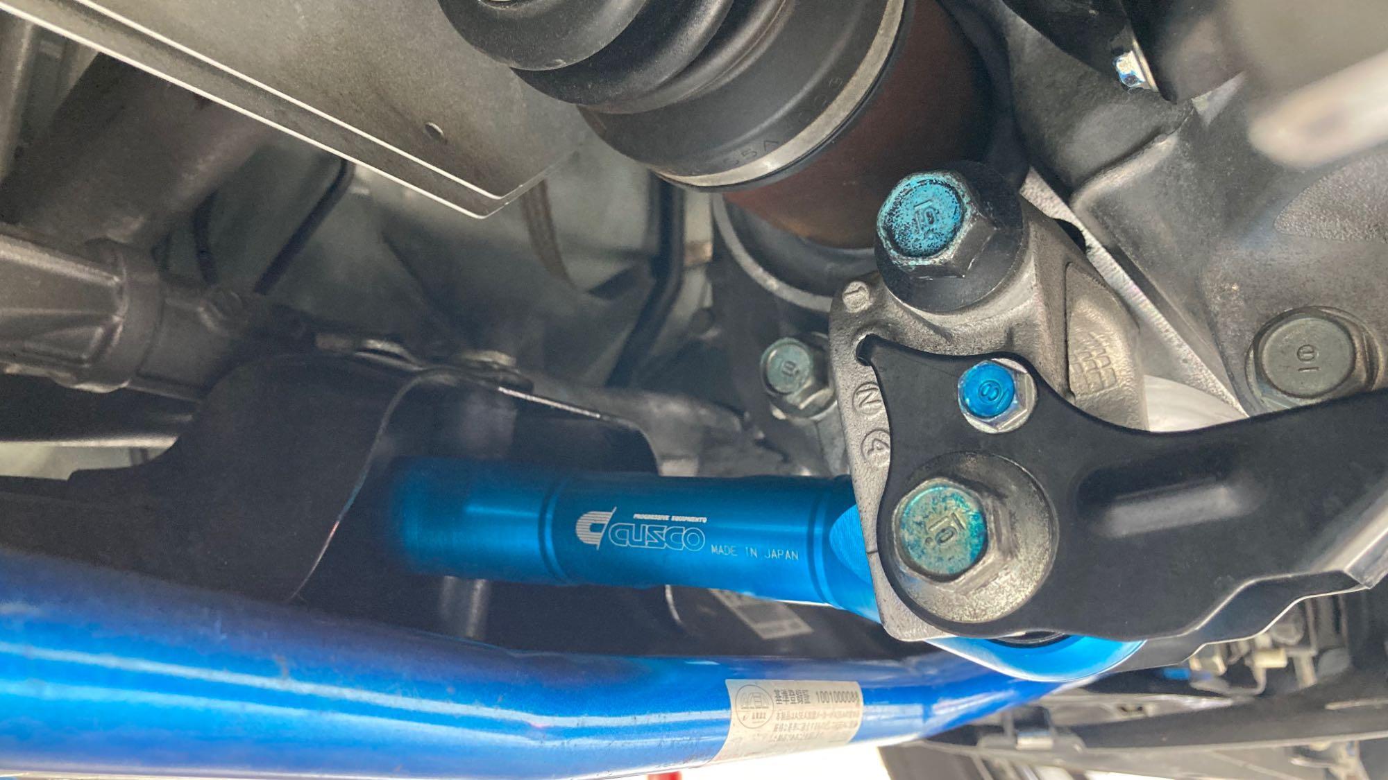 フィットRS クスコ　ピッチングストッパー　GK5 GE8 クスコ CUSCO ピッチングストッパー フィット GE8 2007年10月〜2013年