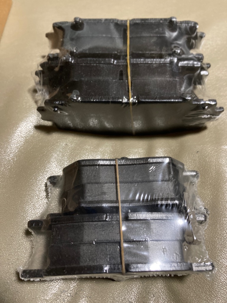 サトシ様プリウス前後パッドセットとプラグ3点セットの専用ページでございます。 前後セット 汎用 ブレーキパッド 30 プリウス ZVW30 ZVW35 左右