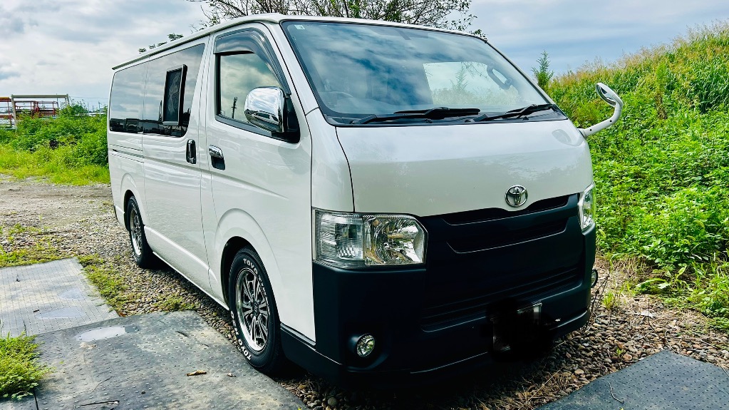 トヨタ ハイエース バンパー ブラック 純正 素地 素材色 トヨタ 200系 ハイエース 4型 5型 6型 7型 8型 標準車用 未塗装