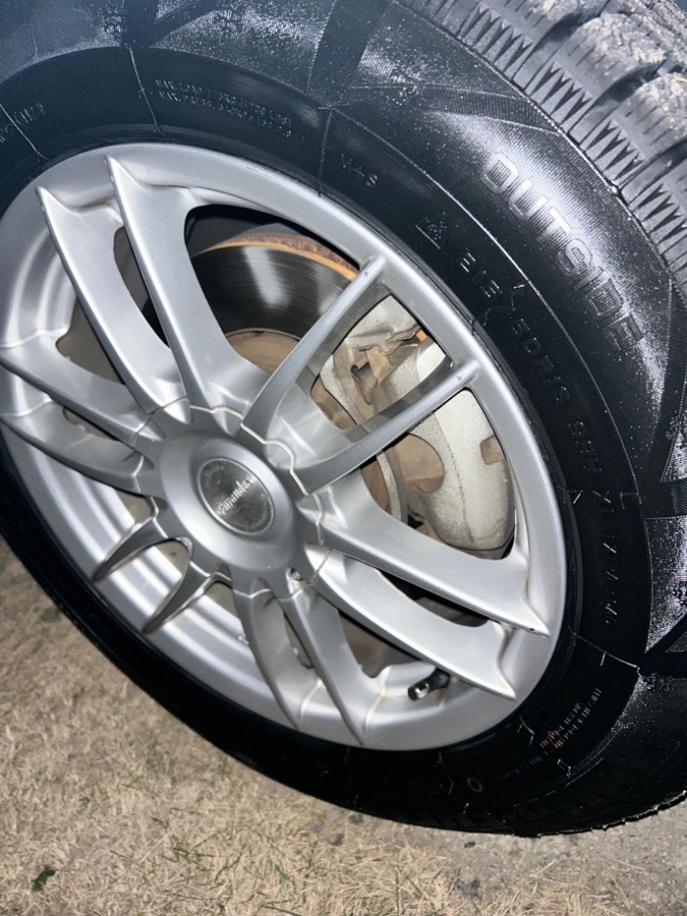 HIFLY（ハイフライ） スタッドレスタイヤ 215/60R16 HIFLY Win-turi