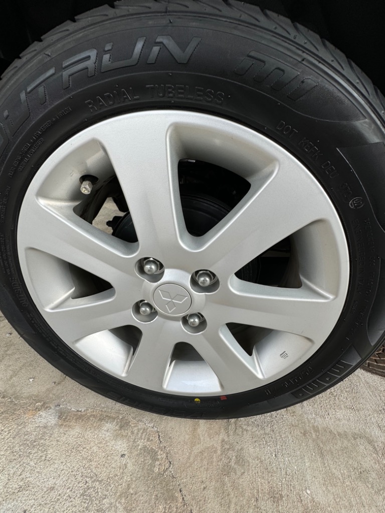 モモタイヤ（MOMO Tires） 175/55R15 MOMO Tires OUTRUN M-1 タイヤ