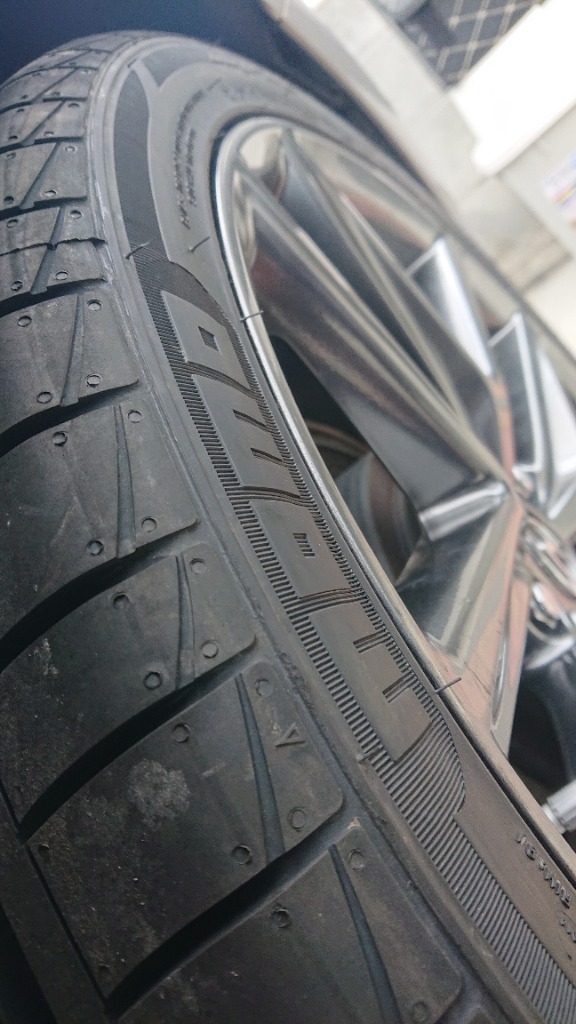 モモタイヤ（MOMO Tires） 255/35R18 MOMO Tires OUTRUN M-3 タイヤ 