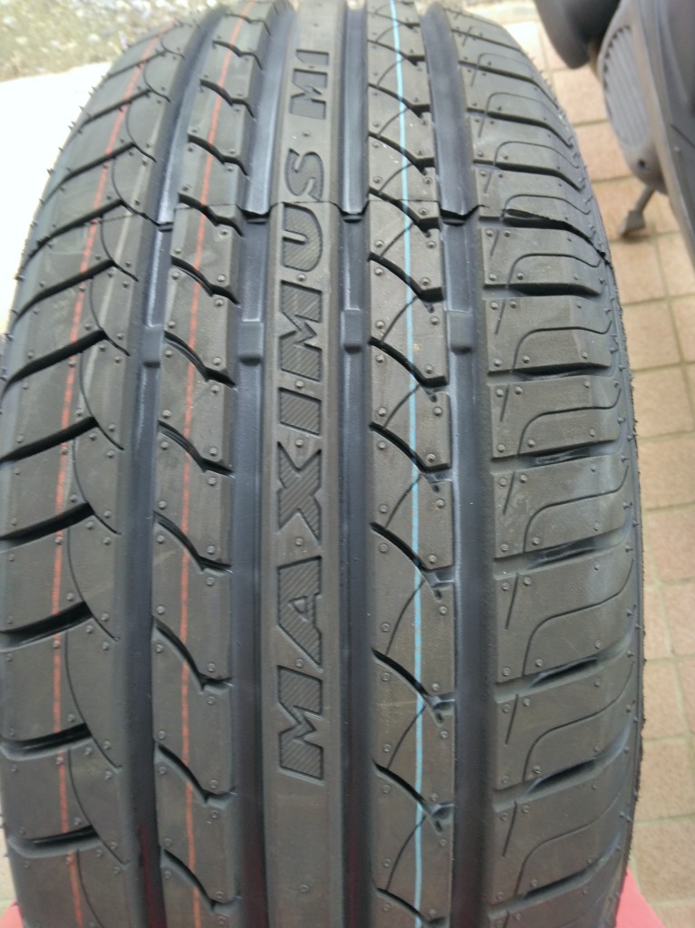 MAXTREK(マックストレック) 195/55R16 MAXTREK MAXIMUS M1 タイヤ MAXTREK(マックストレック) 195/55R16 MAXTREK MAXIMUS M1 タイヤ