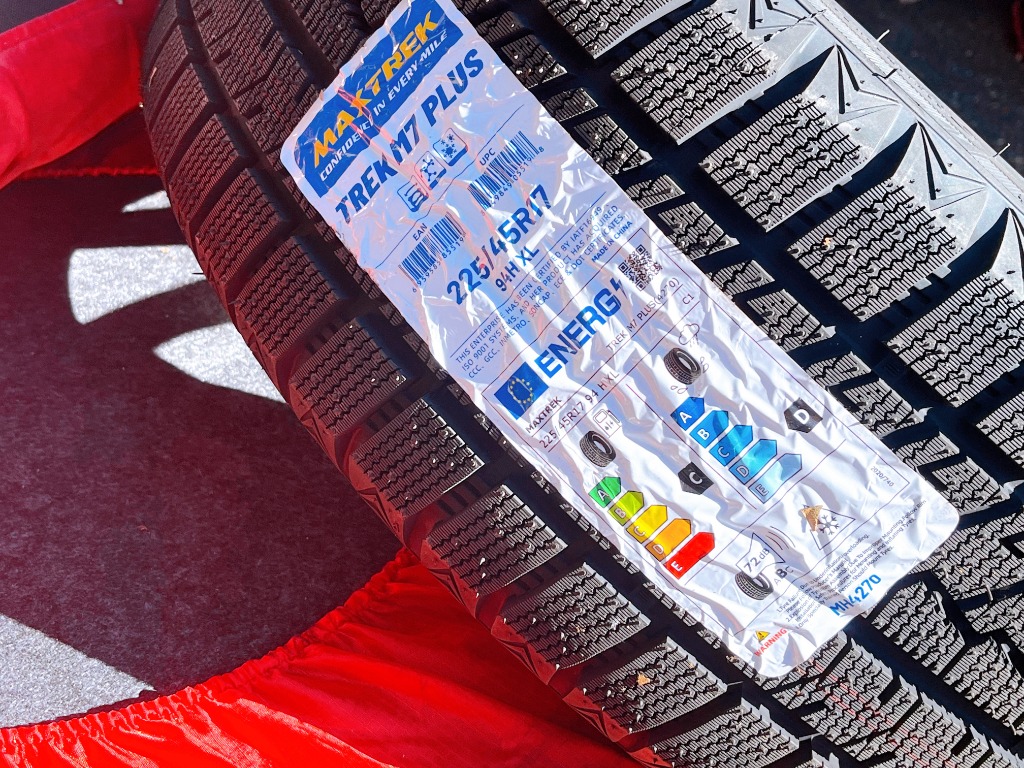 MAXTREK（マックストレック） 225/45R17 スタッドレスタイヤ TREK M7