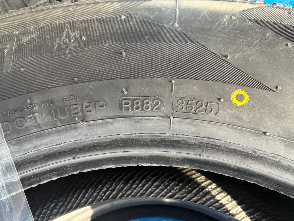 NANKANG ナンカン CORSAFA 215/70R16 16インチ スタッドレス 4本 2015年製 バリ溝 アウトランダー デリカD:5 RAV4等　(TH275) クレジットカード QR決済可能 NANKANG（ナンカン） 215/70R16 100Q 【1本単品 新品】 送料無料