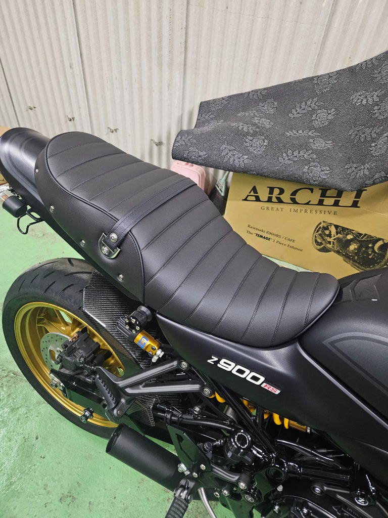 期間限定おまけ付き！】Z900RS ARCHIシートASSY タックロール