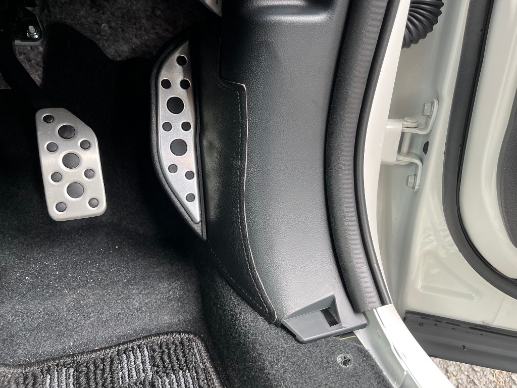 DASH フットレスト　スバル　R1用 スバル R1（RJ1）ドライバーフットレスト