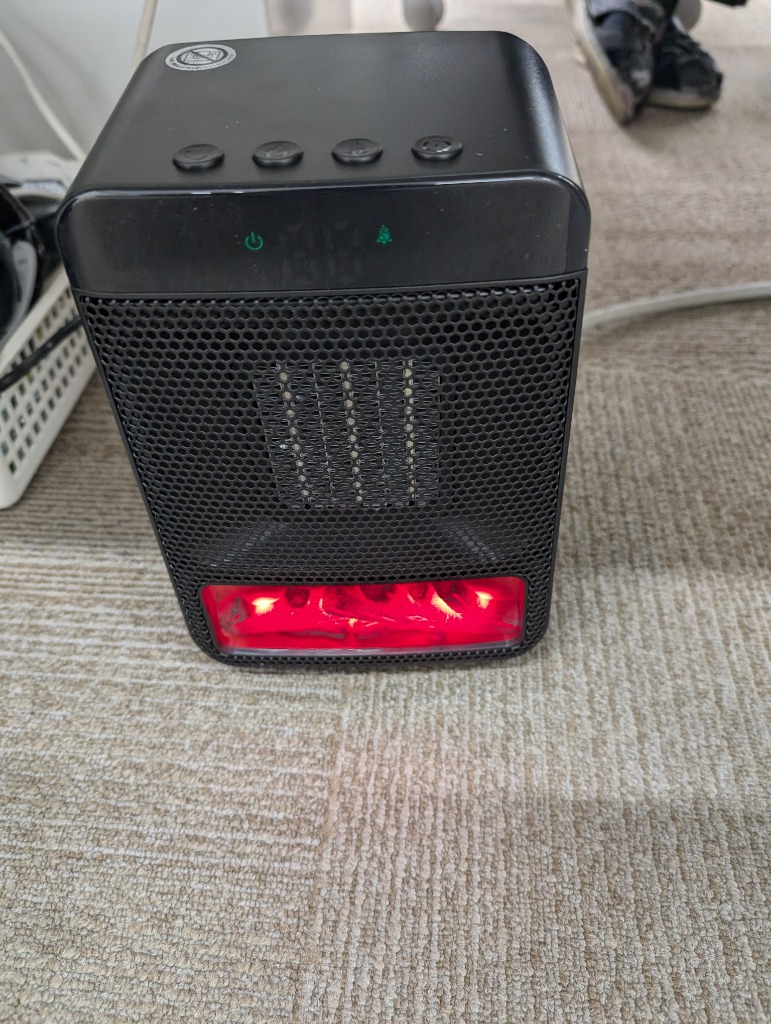 クーポンで2980円」ファンヒーター セラミックヒーター 2秒速暖