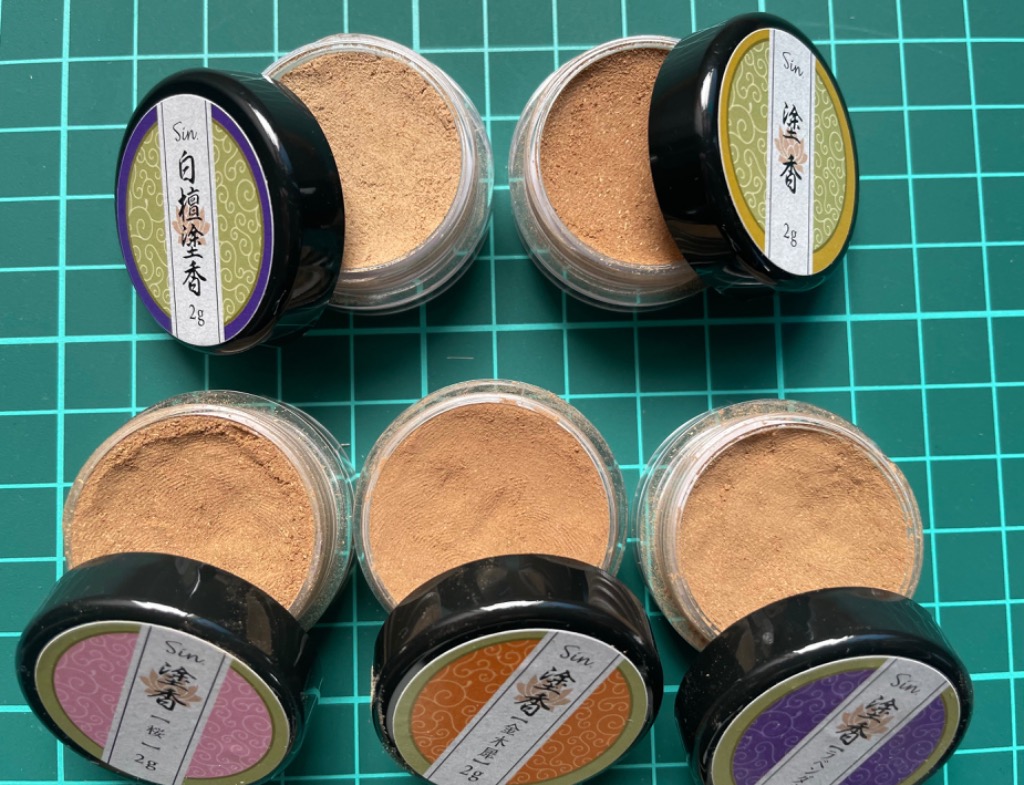 ★特選お買い得★天然植物香料♡白檀使用【2筒140本☆除障香『高級檀香』】❤️ 楽天市場】お買い得価格【除障香 高級檀香（こうきゅうだんこう