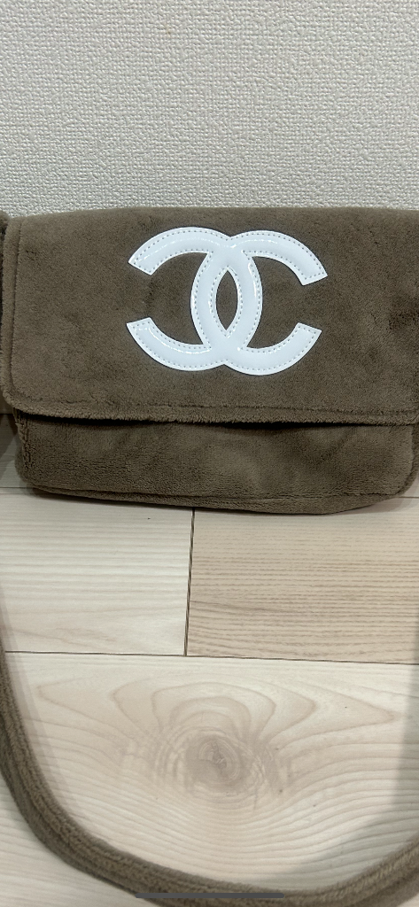 雪の豪奢 CHANEL 【ノベルティ】 シャネル ポーチ ショルダーバッグ 斜め バッグ
