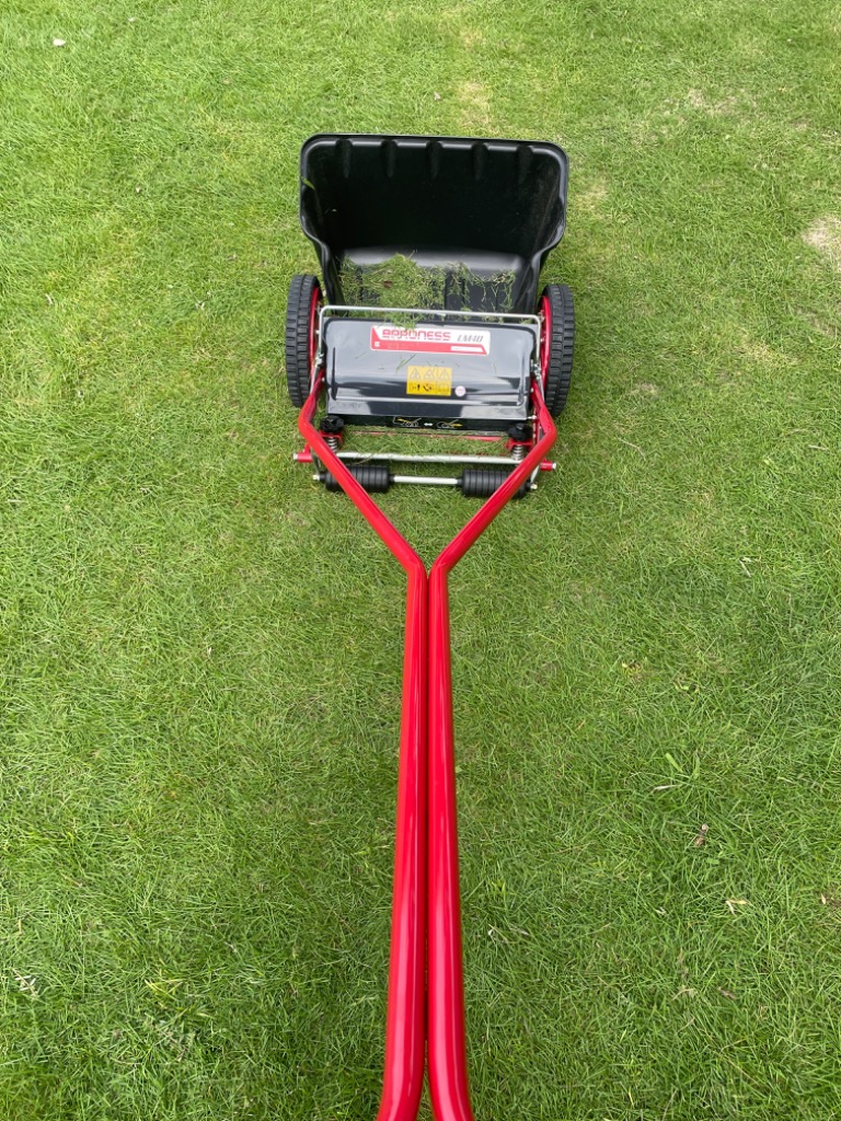 芝刈り機 手動式 バロネス LM4D 家庭用リール式 刈幅30cm 芝生の手入れ 