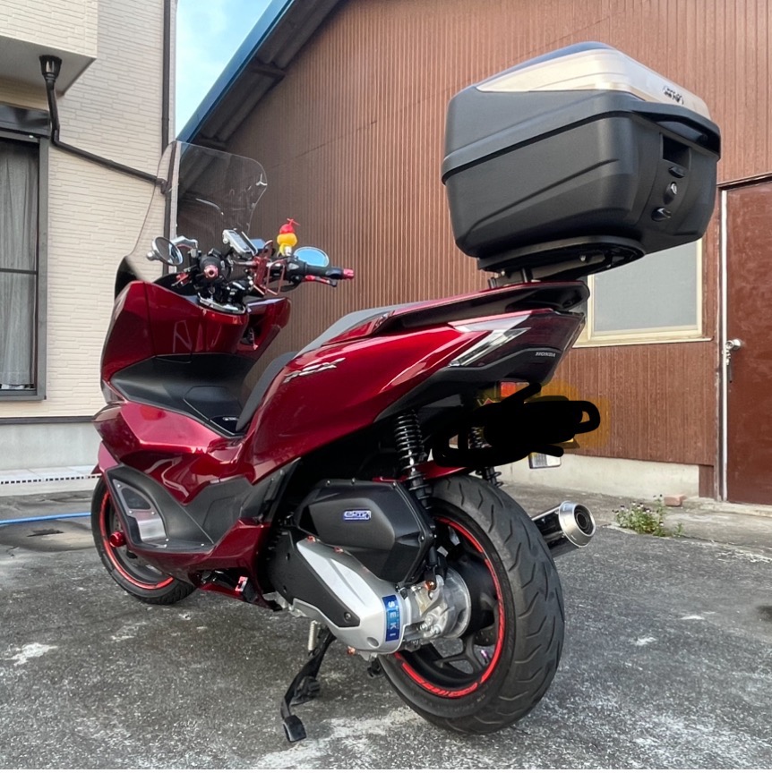 GIVI (ジビ) givi 世界200万個販売記念モデル バイク用 リアボックス 32L 鍵付き 未塗装ブラック サテンゴールドパネル(2M)  モノロックケース B32N : 90-79-30 : バイクパーツセンター - 通販 - Yahoo!ショッピング