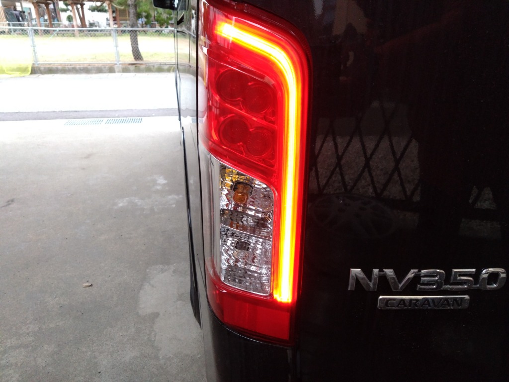 日産 NV350 後期ルック LED テールランプ キャラバン E26系 前期