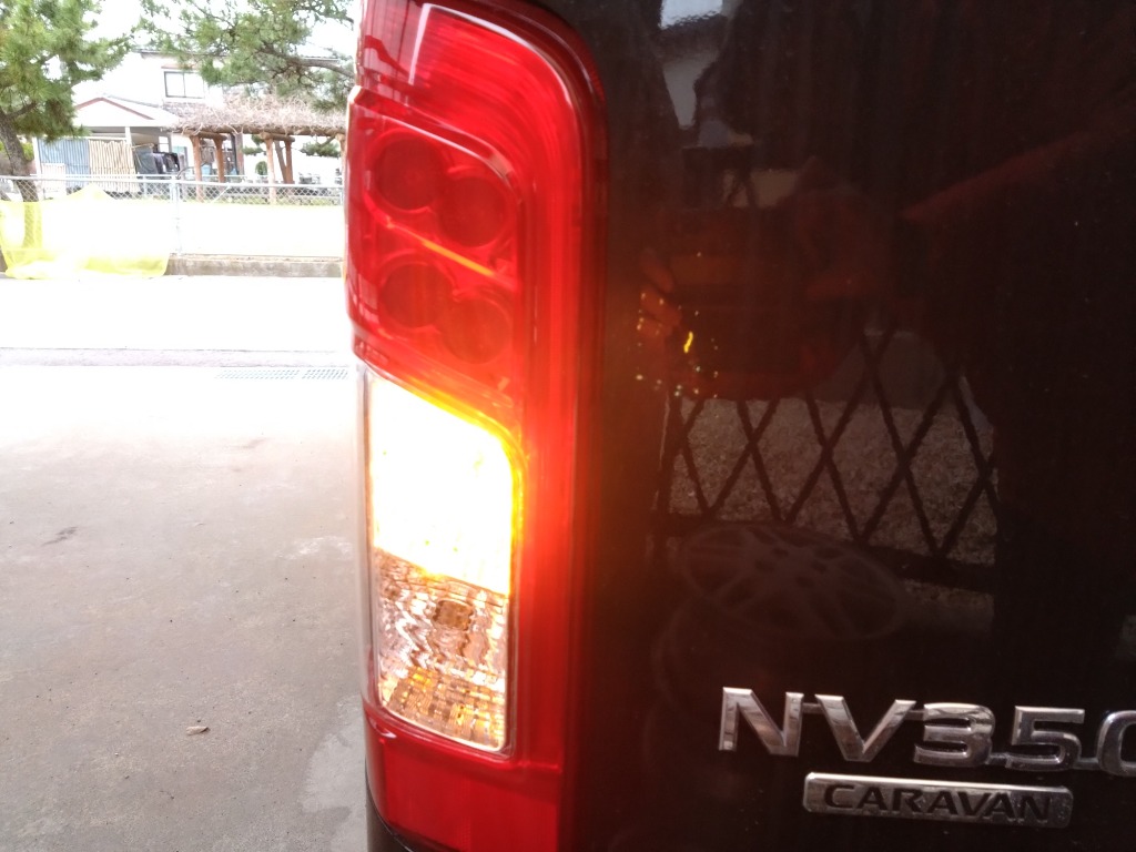 日産 NV350 後期ルック LED テールランプ キャラバン E26系 前期
