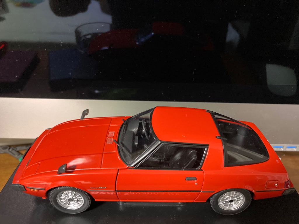 WHITEBOX 1/24 マツダ サバンナ RX-7 (SA22C) 1980 レッド RHD