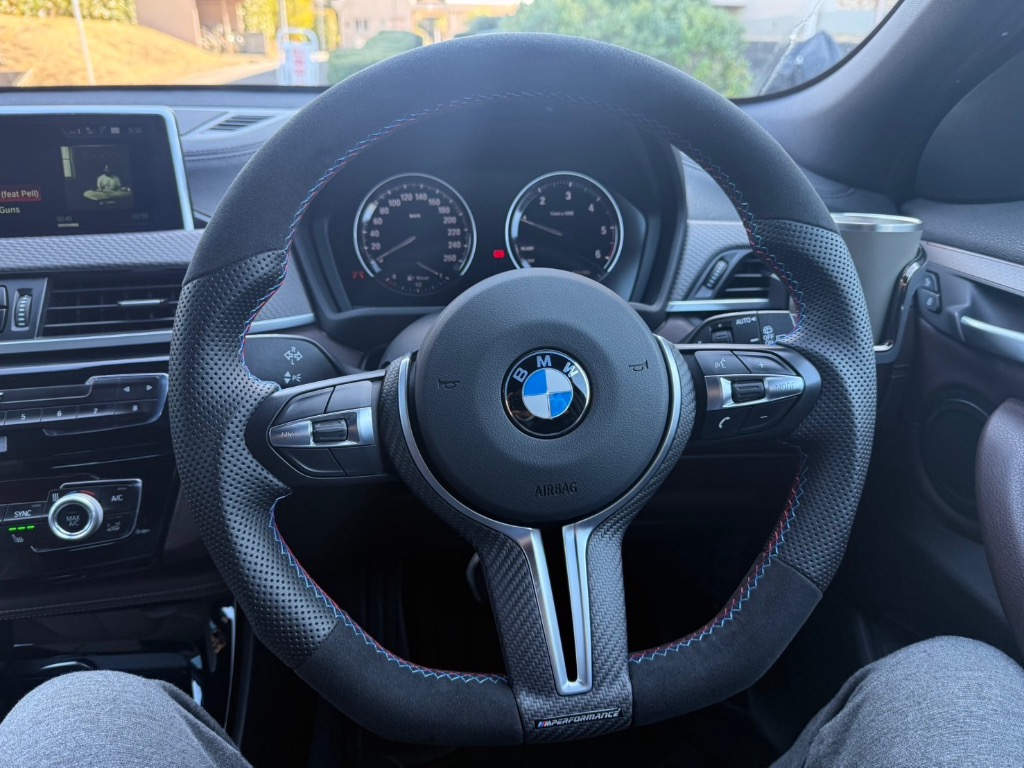 M Performance ステアリングホイールカバー カーボン BMW BMW純正 M Performance カーボン・ステアリング・ホイール・カバー