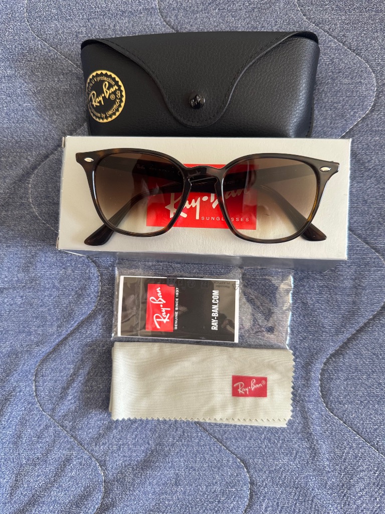 Ray-Ban レイバン（RB4258F 710/11）サングラス ウェリントン