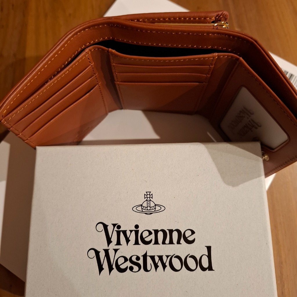 ワールド7　新品・未使用 箱付き　ヴィヴィアンウエストウッド 4連 Vivienne Westwood（ヴィヴィアンウエストウッド） 並行輸入