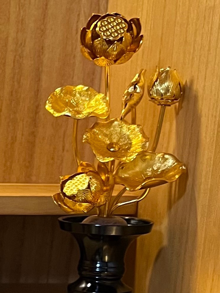 常花 金色で 小型 蓮の花 仏具 小常花 アルミ製 4号7本立 1対入 常花 金色で 小型 蓮の花 仏具 小常花 アルミ製 4号7本立 1対入