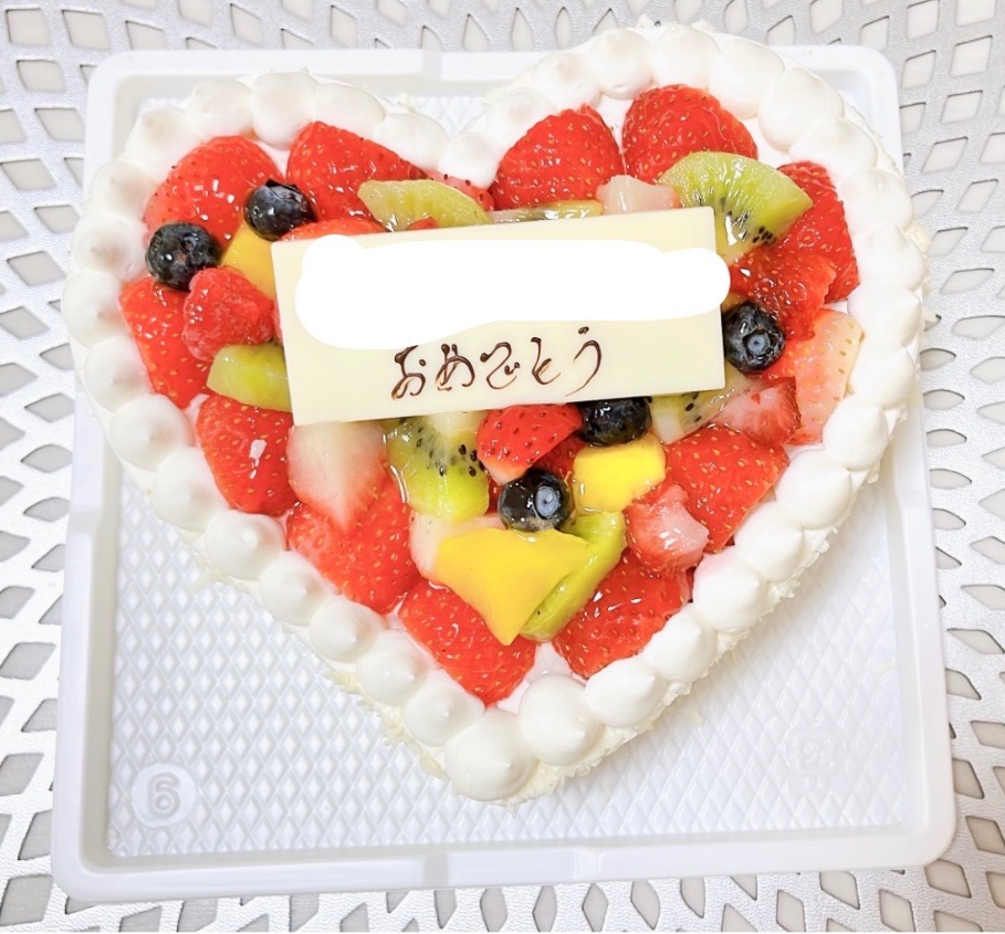 ハート型ケーキ 6号サイズ フルーツ/いちご バレンタインデーにおすすめ