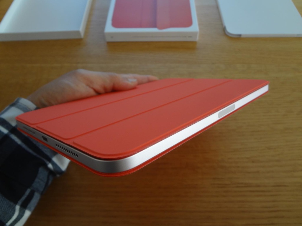 純正　iPad mini 5/4用  スマートカバー　エレクトリックオレンジ iPad mini 5 と 旧スマートカバー｜ねこさん