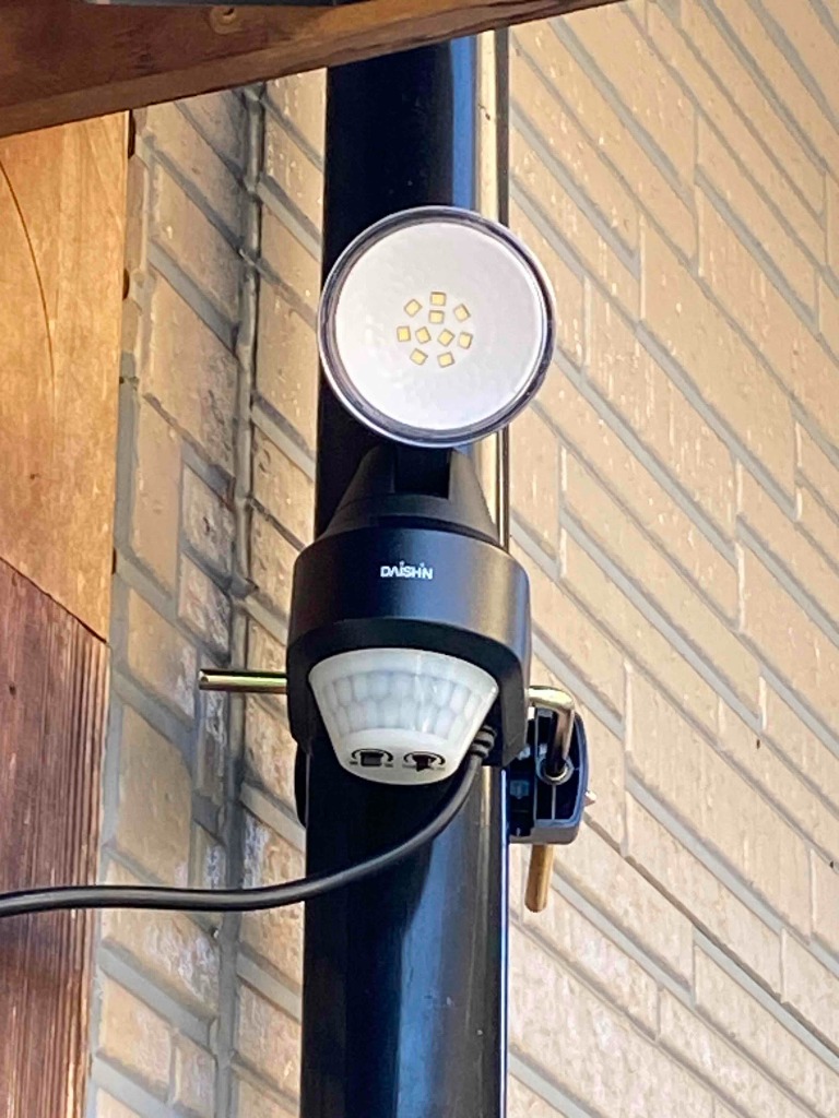 DAISHIN センサーライト 屋外 LED コンセント 人感 防犯ライト