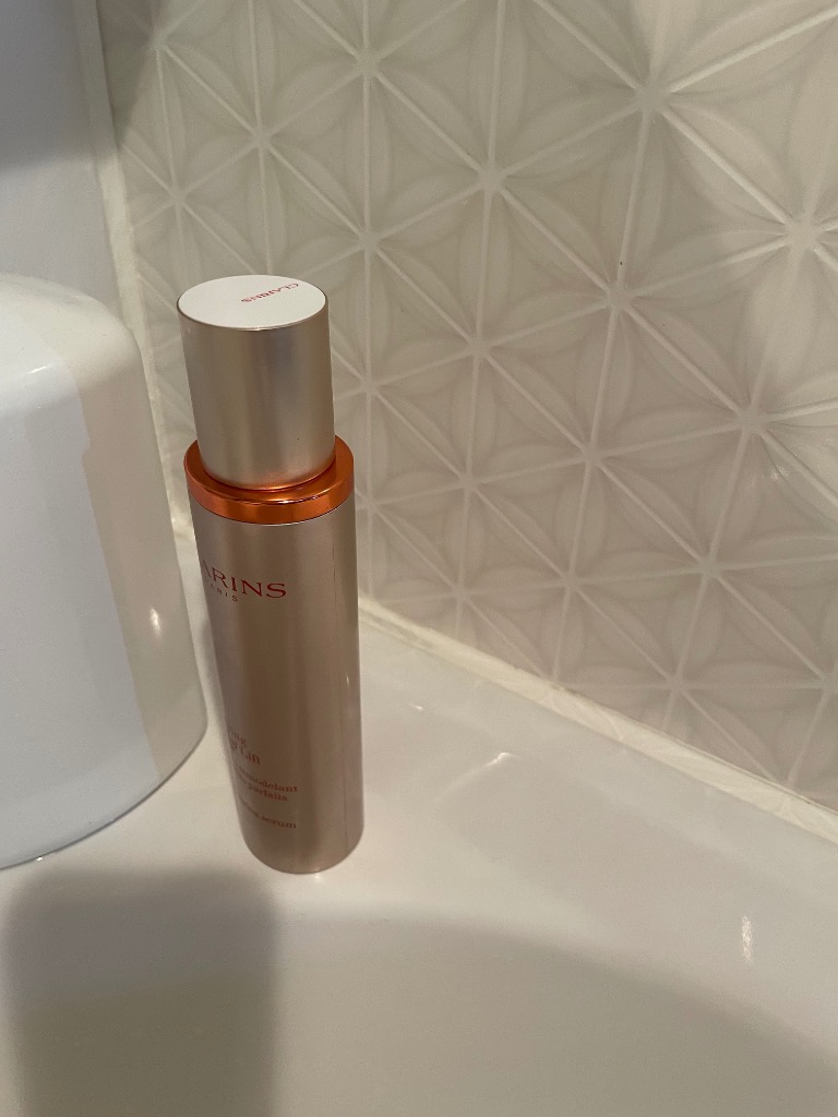 クラランス　V コントア セラム 50mL V コントア セラム 50mL | CLARINS® 公式通販 | CLARINS®