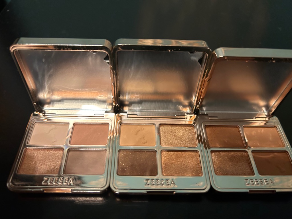 ポイント10％バック 11月25日〜30日」 ZEESEA アニマルアイシャドウ 犬