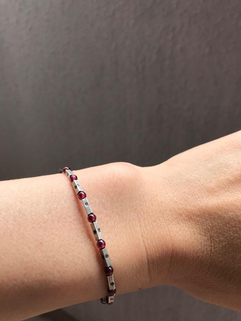 カレン 族 シルバー 深紅の輝き ガーネット ビーズ ブレスレット