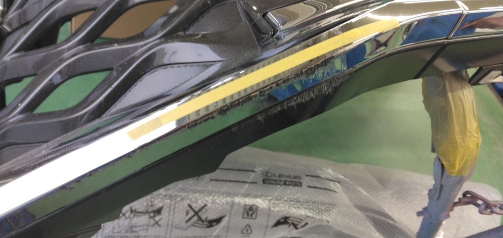 ヴォクシー 6AA-ZWR90W ラジエータグリル 53102-V1020 350595