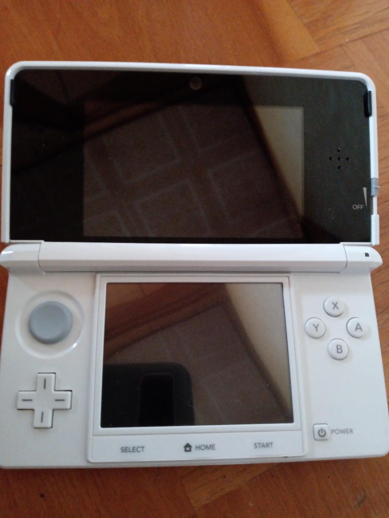 ニンテンドー3DS Nintendo 3DS 本体 【SDカード付 すぐ遊べる