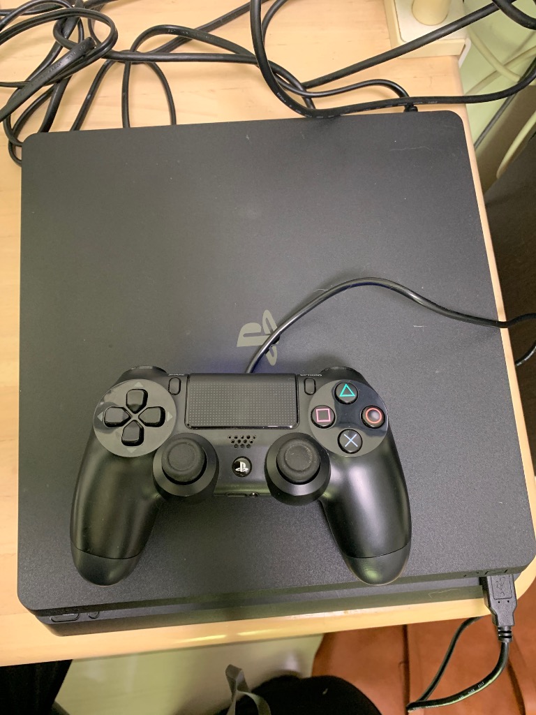 PlayStation PS4 中期型 本体 【すぐ遊べるセット】500GB PlayStation PS4 中期型 本体 【すぐ遊べるセット】500GB