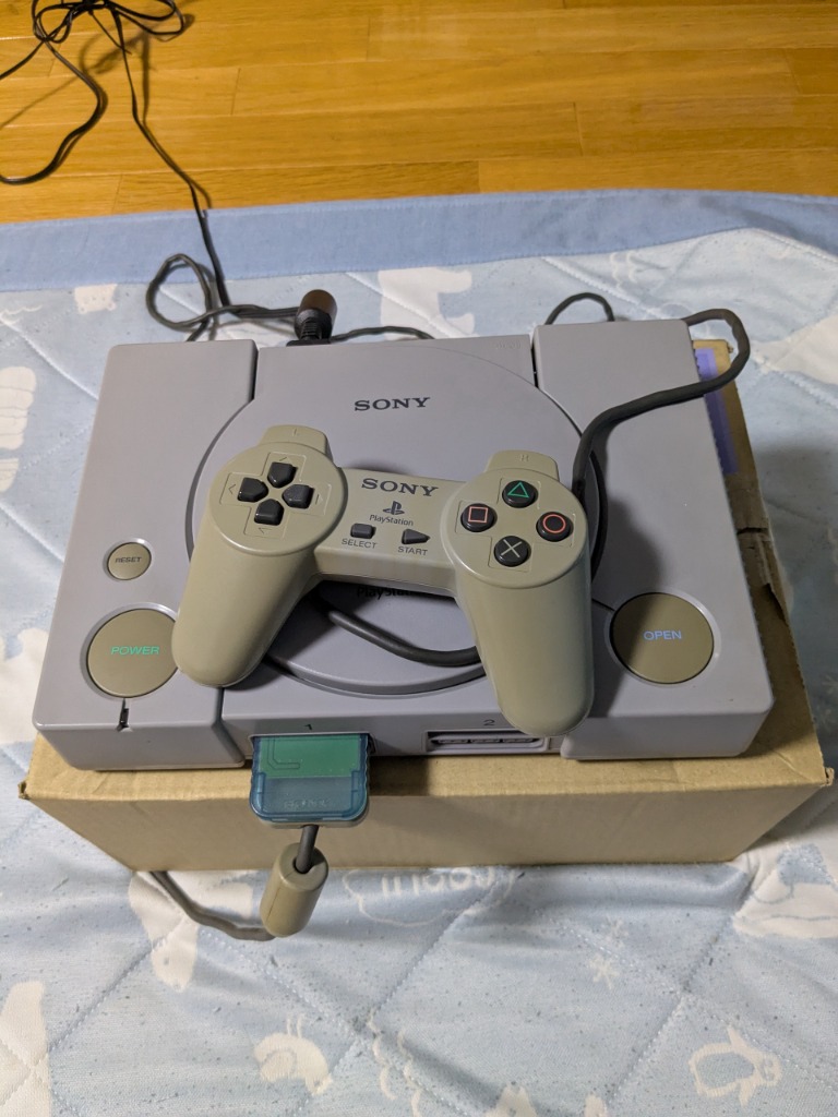 プレイステーション1 本体箱付き 楽天市場】☆ソフトプレゼント☆【箱付き】PS1 PS ONE 本体 初期